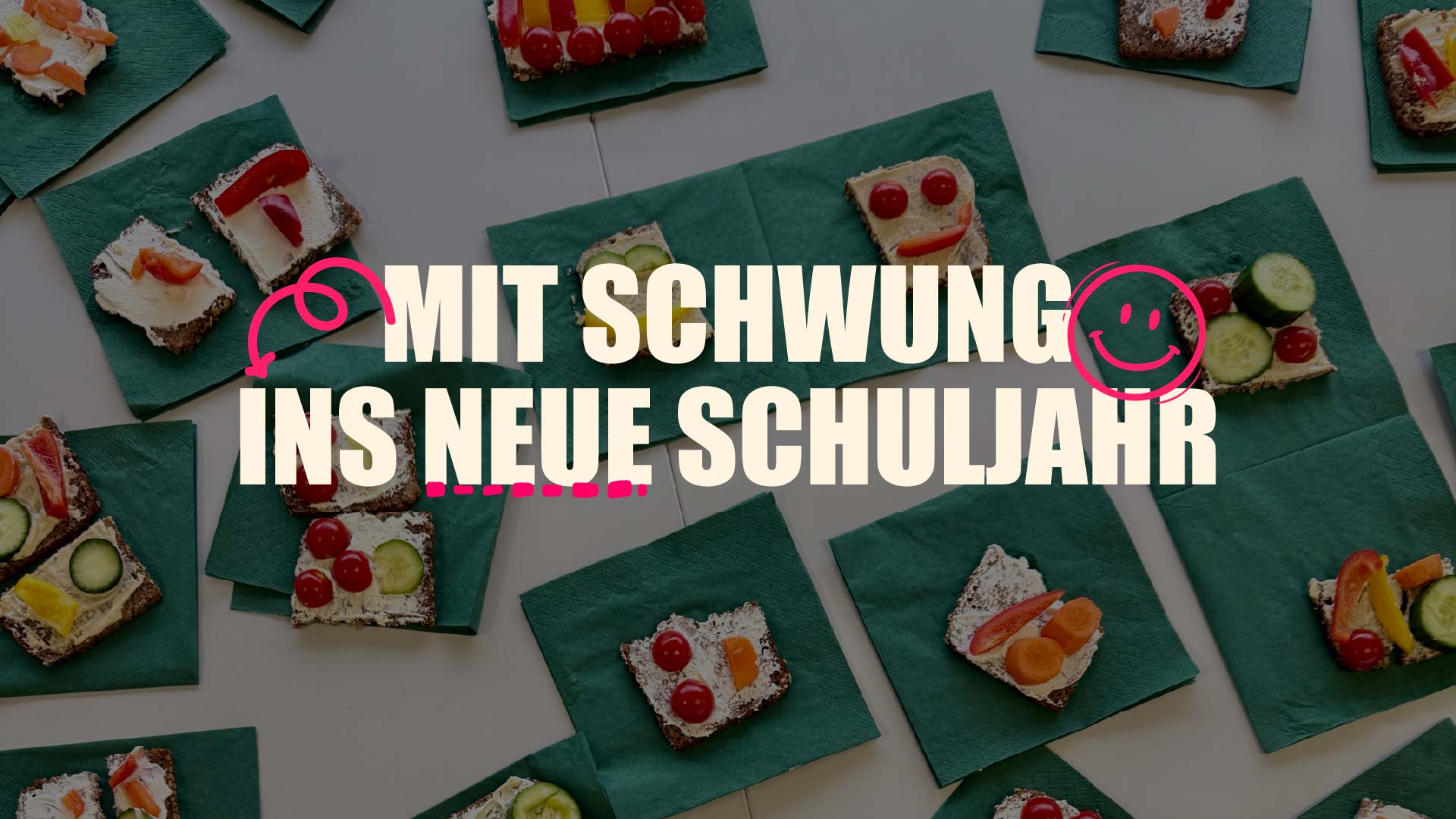 Mit Schwung ins neue Schuljahr, im Hintergrund liegt ein bild von Brotgesichtern