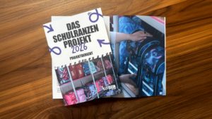 der gedruckte Projektbericht der Kindsein Stiftung